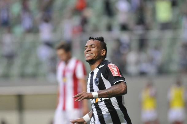 Otero comemora o segundo gol do Atltico