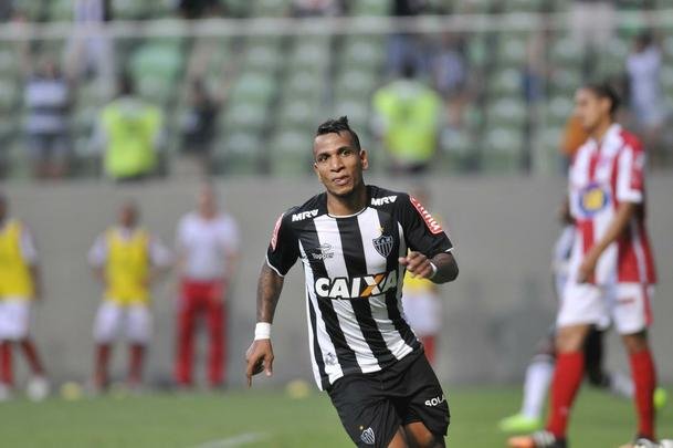 Otero comemora o segundo gol do Atltico