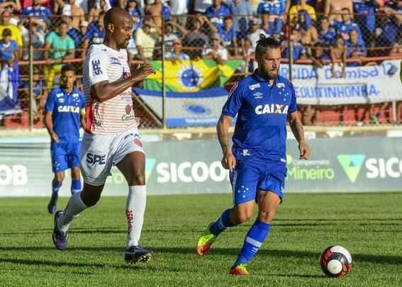 Fotos da vitria do Cruzeiro sobre o Amrica, em Tefilo Otoni, pelo Campeonato Mineiro
