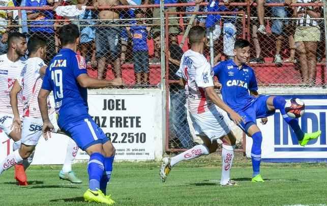 Fotos da vitria do Cruzeiro sobre o Amrica, em Tefilo Otoni, pelo Campeonato Mineiro