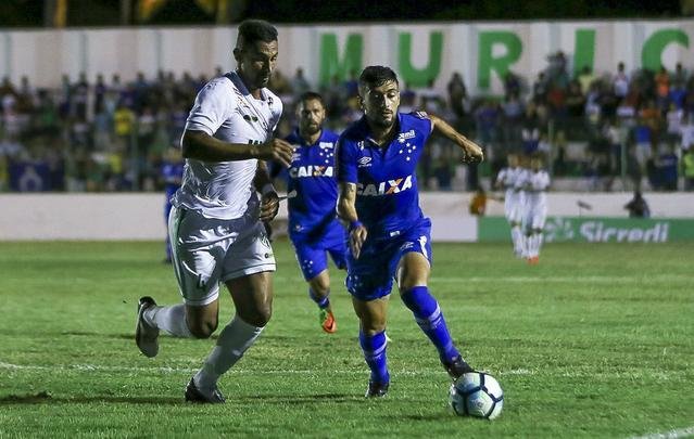 Imagens do jogo entre Murici-AL e Cruzeiro, no Estádio José Gomes da Costa, pela Copa do Brasil