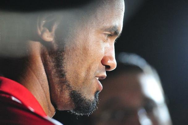 Goleiro Bruno foi ao jogo do Boa Esporte contra o Arax, pelo Mdulo II do Mineiro, e recebeu tratamento de celebridade no Estdio Dilzon Melo, em Varginha. Tirou fotos e foi abraado por torcedores