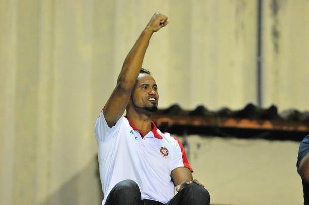Goleiro Bruno acompanhou vitria do Boa sobre o Arax das arquibancadas do Estdio Dilzon Melo e vibrou muito com gols do seu novo clube
