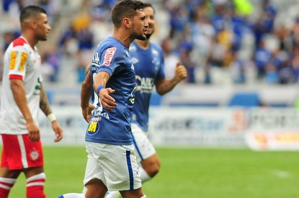Lance de Cruzeiro x Tombense, jogo disputado no Mineiro pelo Campeonato Mineiro