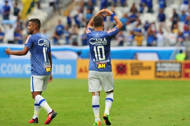 Lance de Cruzeiro x Tombense, jogo disputado no Mineiro pelo Campeonato Mineiro