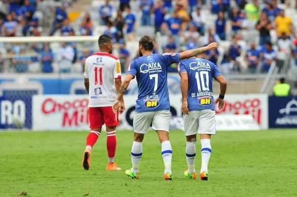 Lance de Cruzeiro x Tombense, jogo disputado no Mineiro pelo Campeonato Mineiro