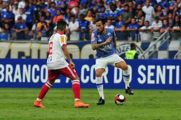 Lance de Cruzeiro x Tombense, jogo disputado no Mineiro pelo Campeonato Mineiro