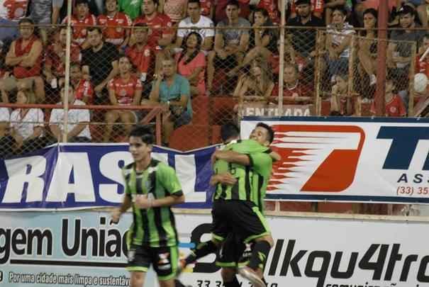 Jogo entre Amrica, de Tefilo Otoni, e Amrica, pelo Campeonato Mineiro