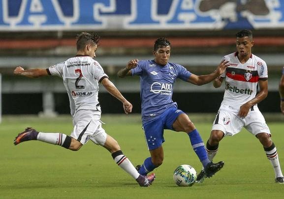 Imagens do jogo entre Joinville e Cruzeiro, pela Primeira Liga, em Santa Catarina
