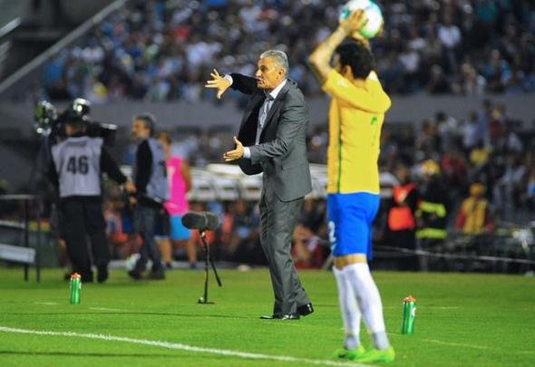 Seleo Brasileira enfrenta a Celeste pelas Eliminatrias para a Copa do Mundo da Rssia