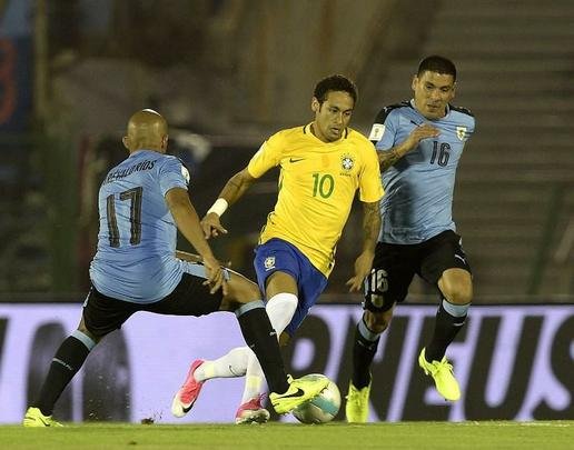 Seleo Brasileira enfrenta a Celeste pelas Eliminatrias para a Copa do Mundo da Rssia