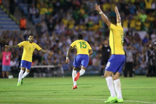 Seleo Brasileira enfrenta a Celeste pelas Eliminatrias para a Copa do Mundo da Rssia
