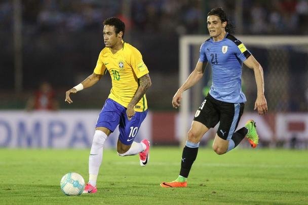 Seleo Brasileira enfrenta a Celeste pelas Eliminatrias para a Copa do Mundo da Rssia