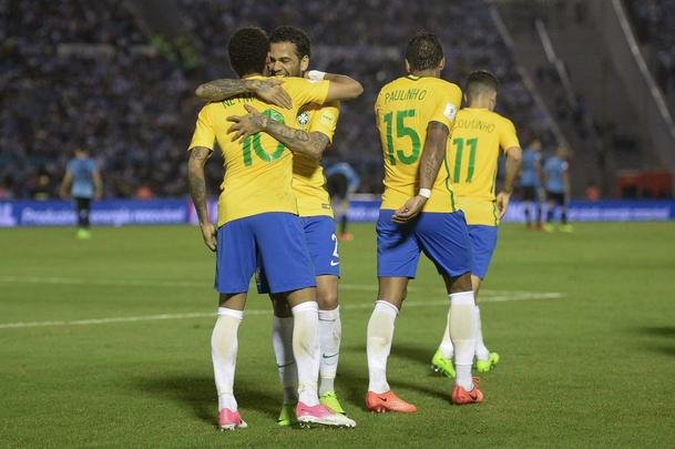 Seleo Brasileira enfrenta a Celeste pelas Eliminatrias para a Copa do Mundo da Rssia