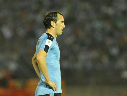 Seleo Brasileira enfrenta a Celeste pelas Eliminatrias para a Copa do Mundo da Rssia