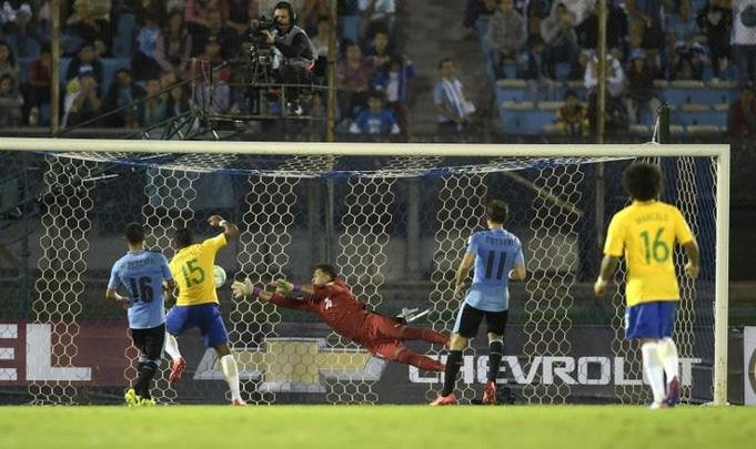 Seleo Brasileira enfrenta a Celeste pelas Eliminatrias para a Copa do Mundo da Rssia