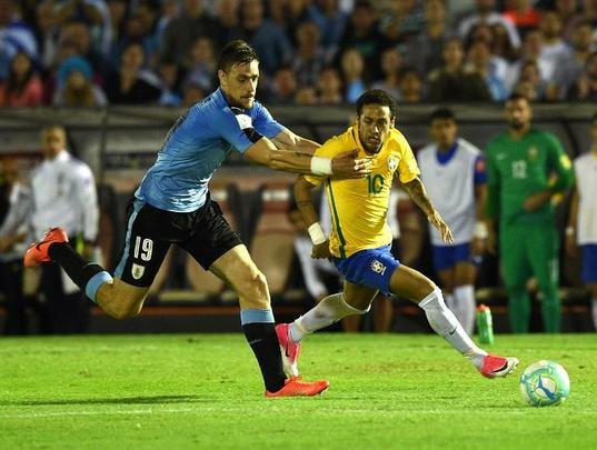 Seleo Brasileira enfrenta a Celeste pelas Eliminatrias para a Copa do Mundo da Rssia