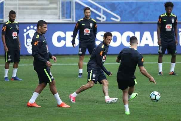 Seleção Brasileira treinou nesta segunda no Itaquerão, local da partida desta terça contra o Paraguai