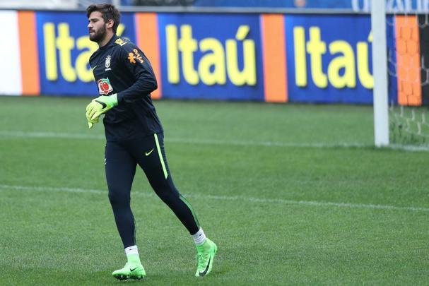 Seleção Brasileira treinou nesta segunda no Itaquerão, local da partida desta terça contra o Paraguai