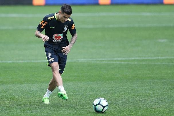 Seleção Brasileira treinou nesta segunda no Itaquerão, local da partida desta terça contra o Paraguai