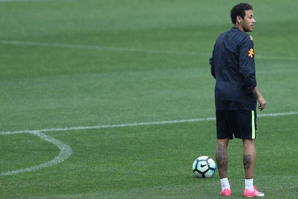 Seleção Brasileira treinou nesta segunda no Itaquerão, local da partida desta terça contra o Paraguai