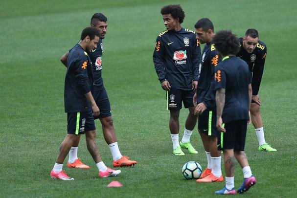 Seleção Brasileira treinou nesta segunda no Itaquerão, local da partida desta terça contra o Paraguai