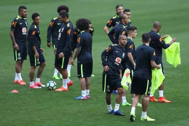 Seleção Brasileira treinou nesta segunda no Itaquerão, local da partida desta terça contra o Paraguai