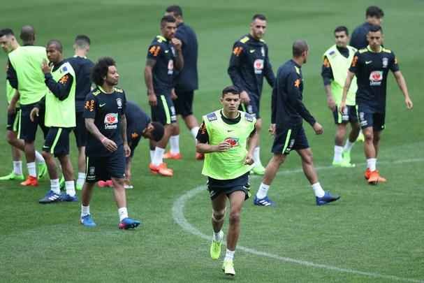 Seleção Brasileira treinou nesta segunda no Itaquerão, local da partida desta terça contra o Paraguai