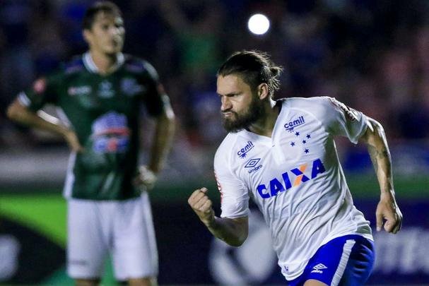 Imagens do jogo entre Uberlândia e Cruzeiro, no Parque do Sabiá, pelo Campeonato Mineiro