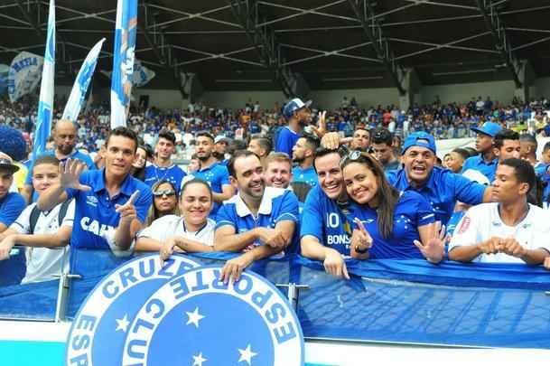 Torcida do Cruzeiro no clssico contra o Atltico, no Mineiro, pela 10 rodada do Estadual