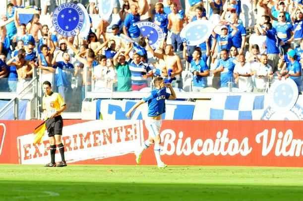 Imagens do primeiro tempo: Cruzeiro abriu o placar com um minuto de jogo, gol de Thiago Neves
