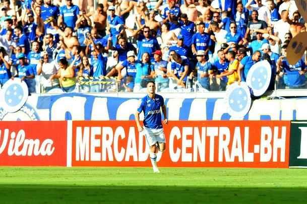 Imagens do primeiro tempo: Cruzeiro abriu o placar com um minuto de jogo, gol de Thiago Neves