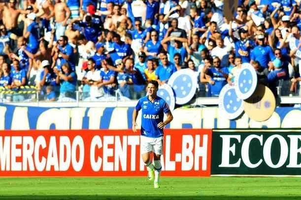 Imagens do primeiro tempo: Cruzeiro abriu o placar com um minuto de jogo, gol de Thiago Neves