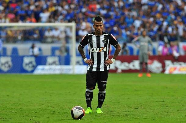 Nesta cobrana de falta, Otero obrigou Rafael a fazer grande defesa em dois tempos