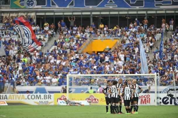 No segundo tempo, jogo ficou mais tenso. Arrascaeta fez 2 a 0 para o Cruzeiro, e Elias diminuiu para o Galo