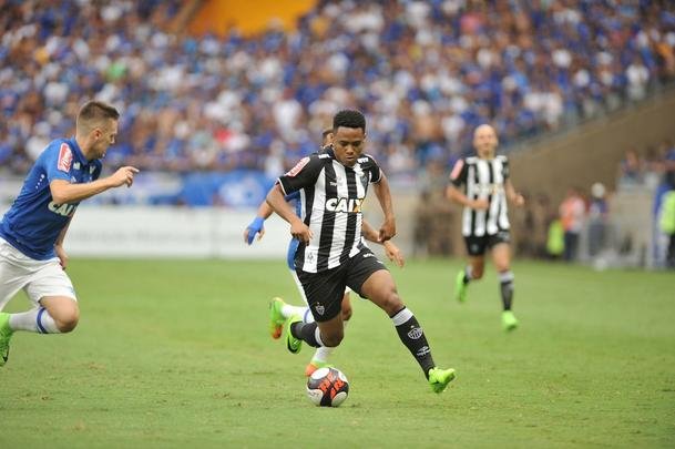 No segundo tempo, jogo ficou mais tenso. Arrascaeta fez 2 a 0 para o Cruzeiro, e Elias diminuiu para o Galo