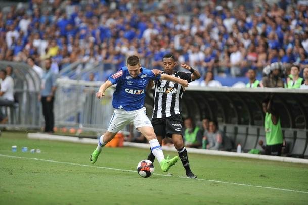 No segundo tempo, jogo ficou mais tenso. Arrascaeta fez 2 a 0 para o Cruzeiro, e Elias diminuiu para o Galo