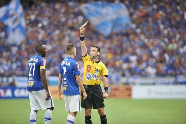 No segundo tempo, jogo ficou mais tenso. Arrascaeta fez 2 a 0 para o Cruzeiro, e Elias diminuiu para o Galo