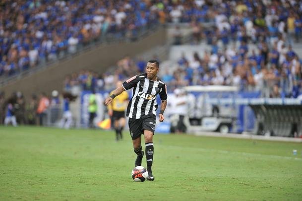 No segundo tempo, jogo ficou mais tenso. Arrascaeta fez 2 a 0 para o Cruzeiro, e Elias diminuiu para o Galo