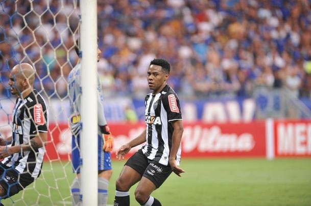 No segundo tempo, jogo ficou mais tenso. Arrascaeta fez 2 a 0 para o Cruzeiro, e Elias diminuiu para o Galo