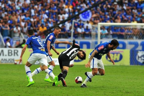 Cruzeiro confirmou vitria no segundo tempo com gol de Arrascaeta; Elias ainda diminuiu para o Galo