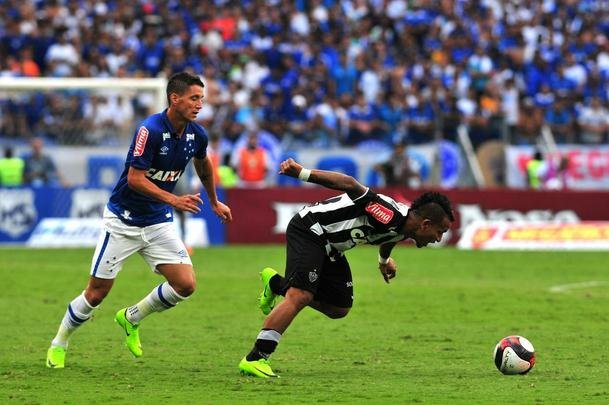 Cruzeiro confirmou vitria no segundo tempo com gol de Arrascaeta; Elias ainda diminuiu para o Galo