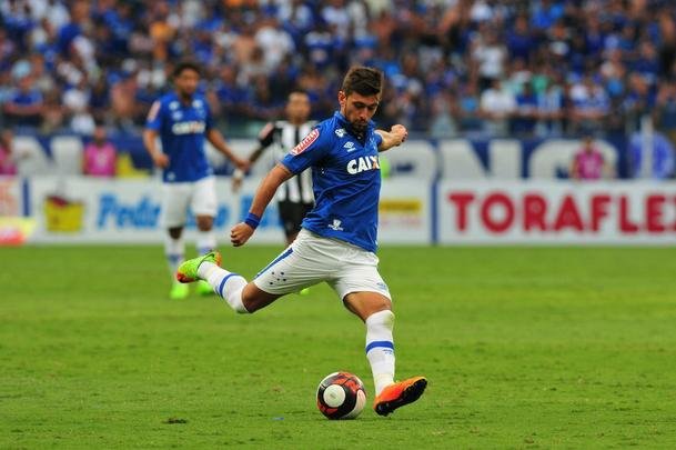 Cruzeiro confirmou vitria no segundo tempo com gol de Arrascaeta; Elias ainda diminuiu para o Galo