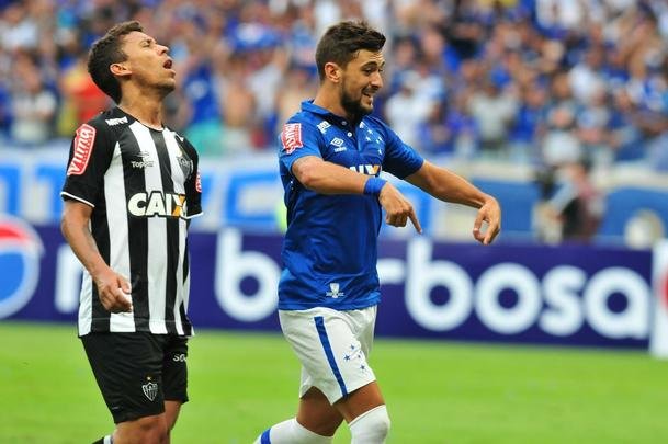 Cruzeiro confirmou vitria no segundo tempo com gol de Arrascaeta; Elias ainda diminuiu para o Galo