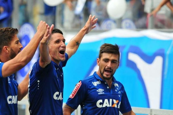 Cruzeiro confirmou vitria no segundo tempo com gol de Arrascaeta; Elias ainda diminuiu para o Galo
