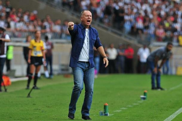 Reaes do tcnico cruzeirense Mano Menezes no clssico contra o Atltico
