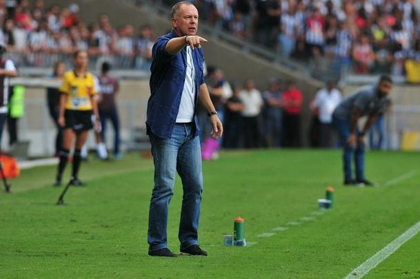 Reaes do tcnico cruzeirense Mano Menezes no clssico contra o Atltico