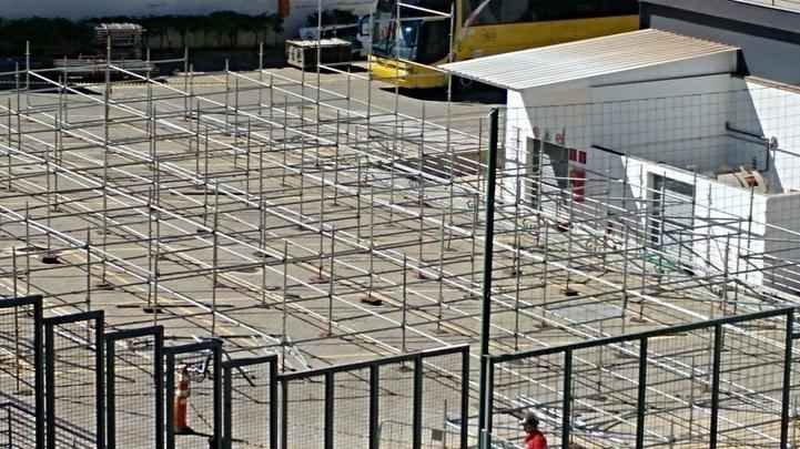 Operadora do estádio não tem autorização para iniciar obras de ampliação, mas, neste domingo, em jogo de futebol americano, já era possível ver instalação de andaimes que sustentarão as arquibancadas móveis