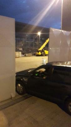 Arquibancada móvel está sendo erguida ao lado dos vestiários do Independência