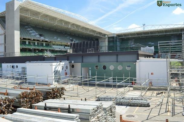 Passados quatro dias de trabalho em turno triplo no Independncia, a instalao das arquibancadas mveis avana. Concessionria LuArenas pretende submeter projeto ao Grupo Consultivo da Arena Independncia (GCAI) ainda esta semana para tentar obter parecer positivo e ampliar capacidade do estdio de 23 mil para 30 mil espectadores.